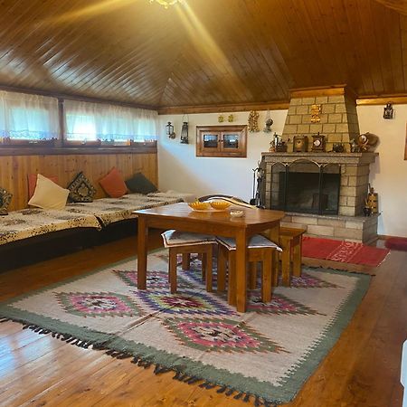 Raisa Guesthouse 12 Берат Экстерьер фото