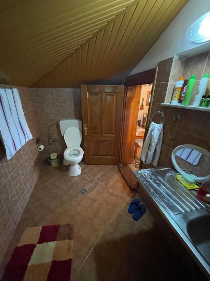 Raisa Guesthouse 12 Берат Экстерьер фото