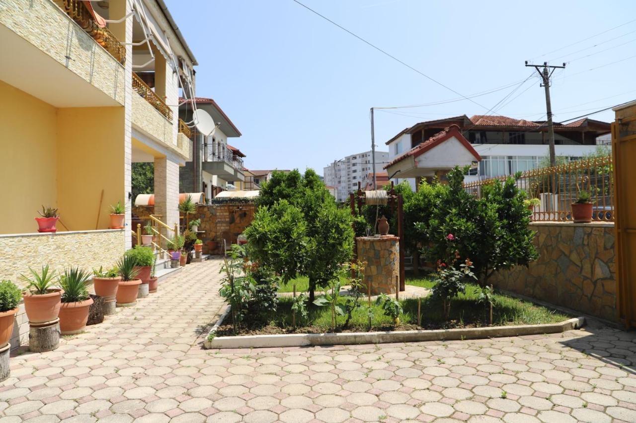 Raisa Guesthouse 12 Берат Экстерьер фото