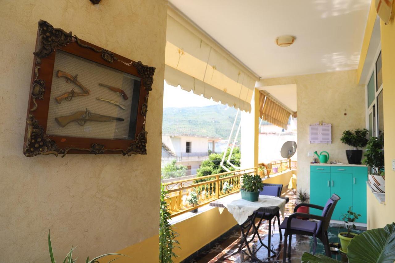 Raisa Guesthouse 12 Берат Экстерьер фото