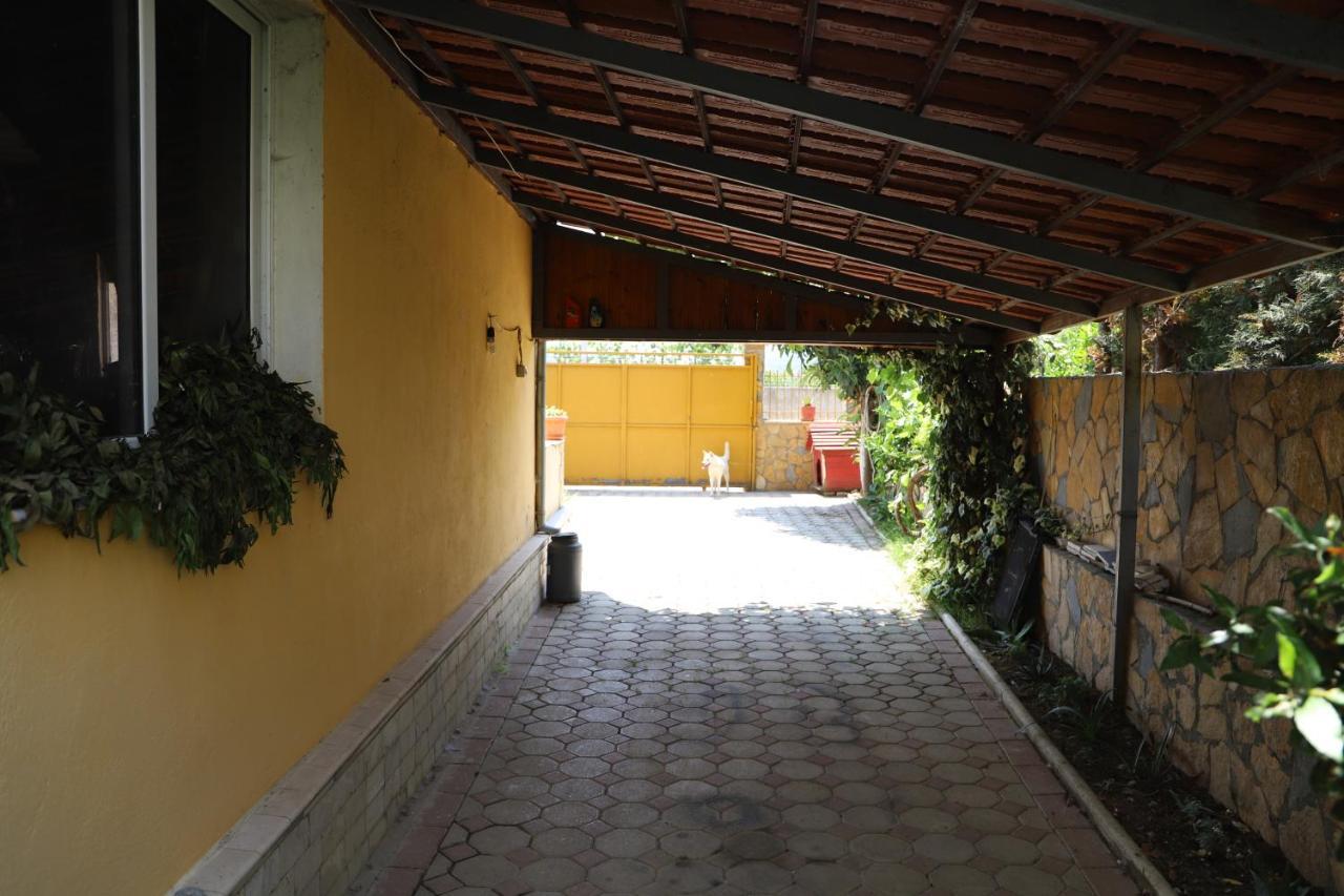 Raisa Guesthouse 12 Берат Экстерьер фото