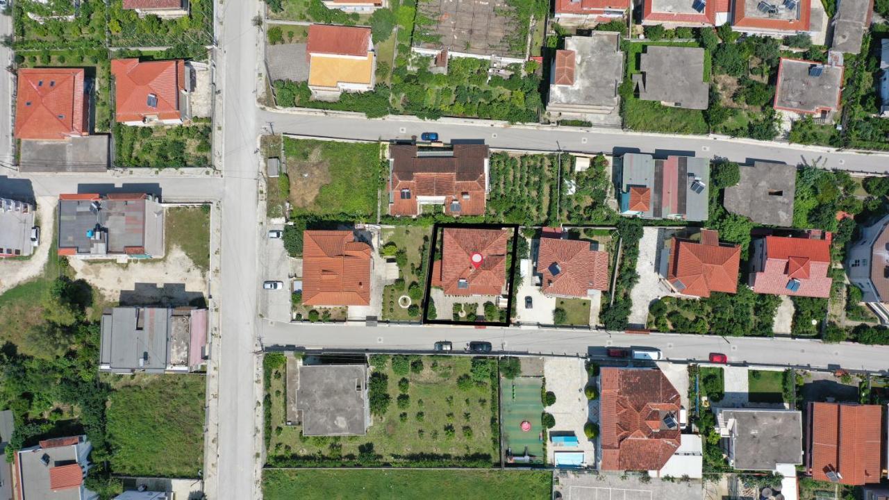 Raisa Guesthouse 12 Берат Экстерьер фото