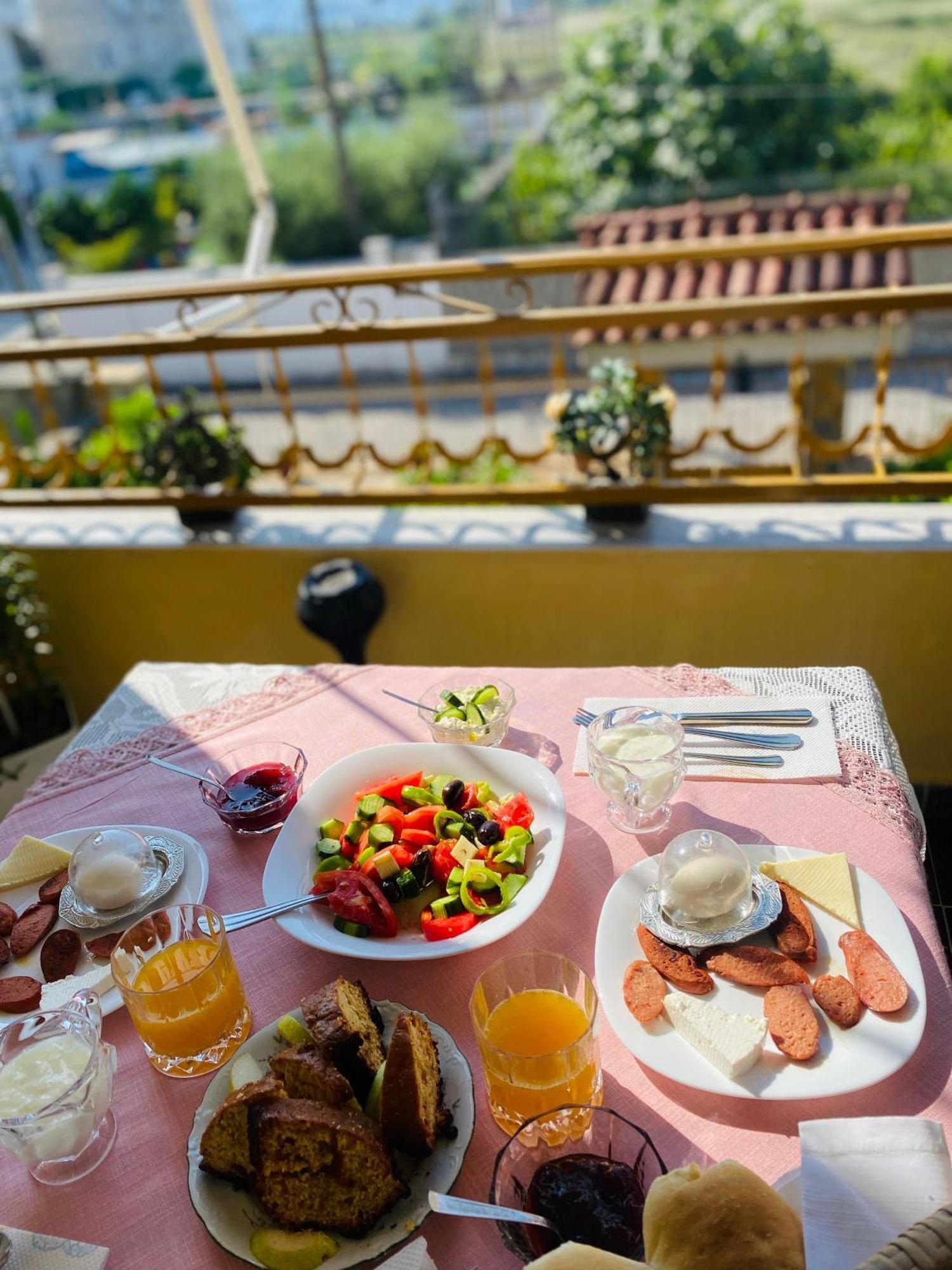 Raisa Guesthouse 12 Берат Экстерьер фото